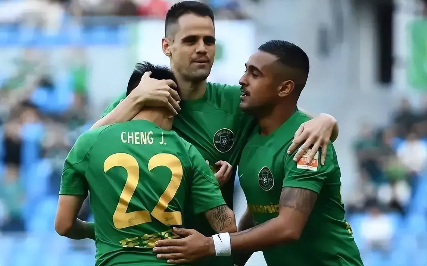 放弃加蓬籍！足协提前拍板同意法甲冠军队王牌核心归化入籍，已搭档王钰栋出战